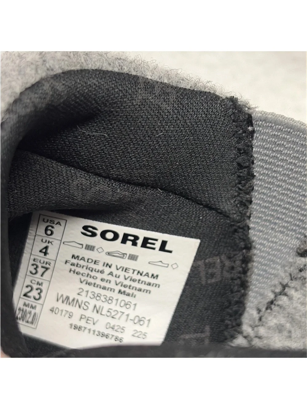 SOREL NWT Out’ n about IV mini boot- gray- Sz 6